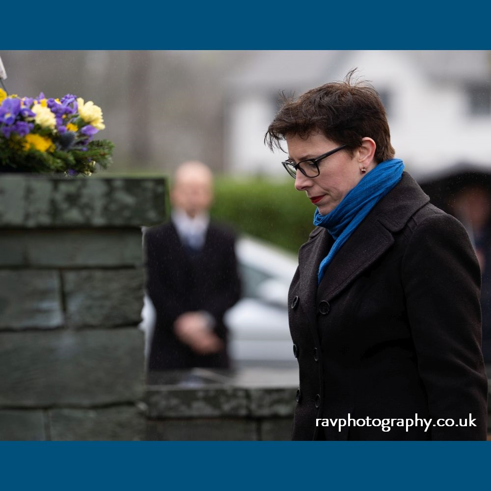 Sophia Dady laying the SpeedRecordClub wreath at the Donald Campbell Memorial on 4th January 2020